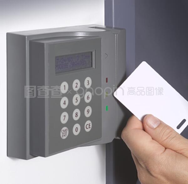 安全接入板與刷卡門禁讀卡器 構(gòu)建智能化門禁系統(tǒng)的關(guān)鍵組件